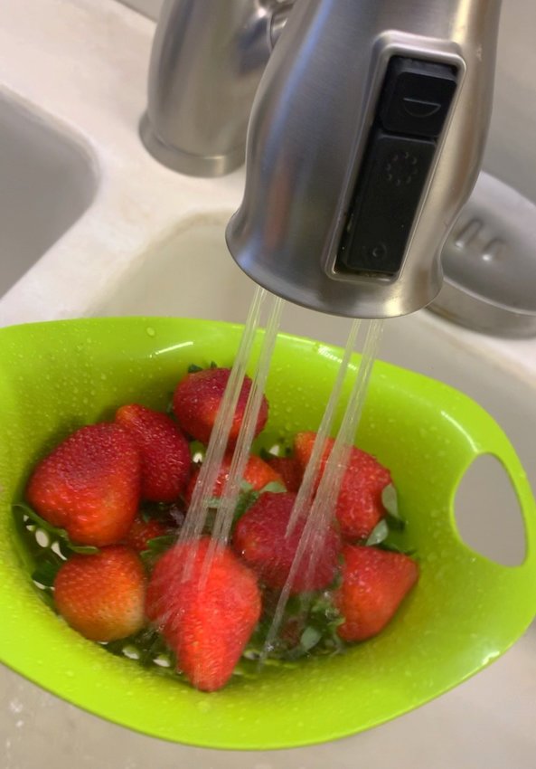 1. Rinse strawberries.